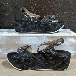 Y2K AGL SNAKE PRINT PLATFORM SANDALS SIZE 36 ROLLER COASTERS ITALY ATTILIO